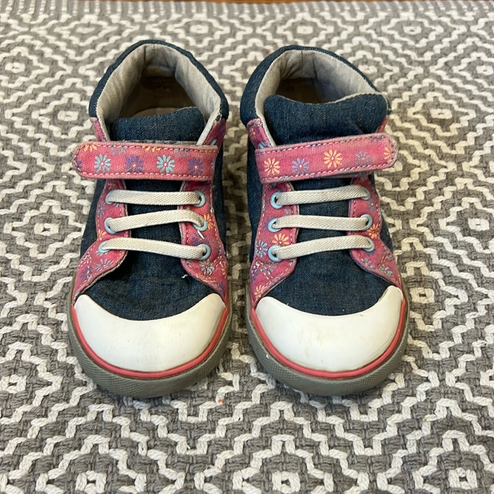 See Kai Run chambray and pink with flowers size 9